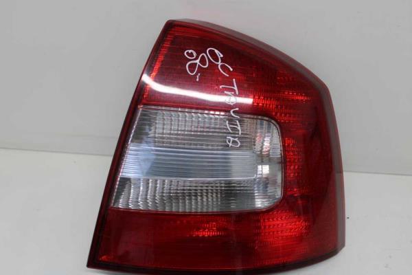 FEU ARRIERE DROIT SKODA - Vue 1